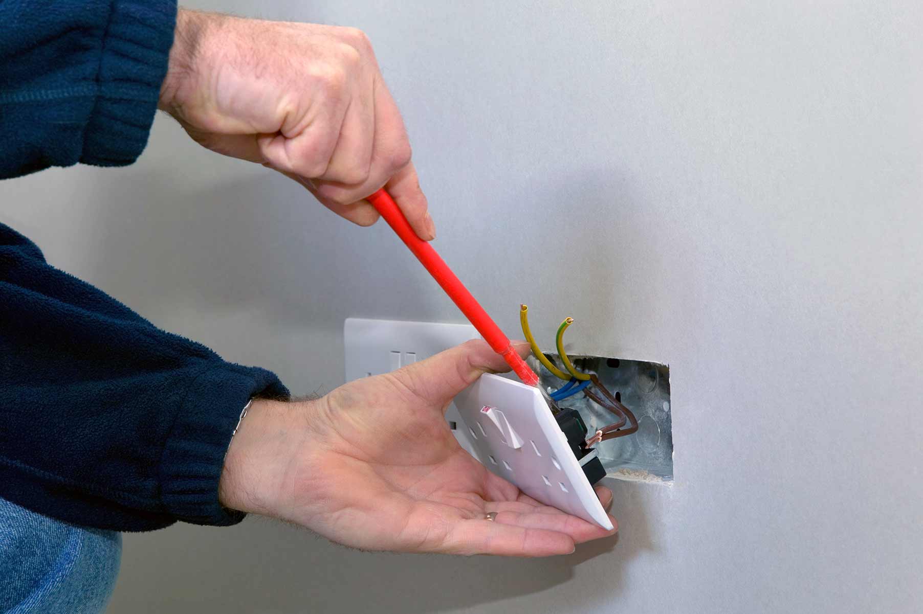Our electricians can install plug sockets for domestic and commercial proeprties in Westminster Abbey and the local area. 